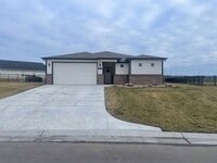 Building Photo - Nearly New 3 Bed 2 Bath Home in Goddard Schools – Trails End