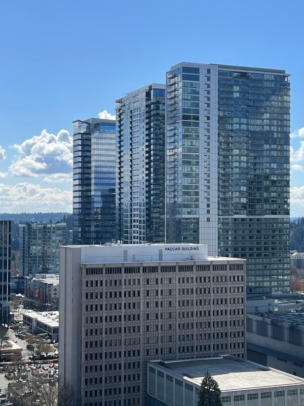 Building Photo - 10610 NE 9th Pl