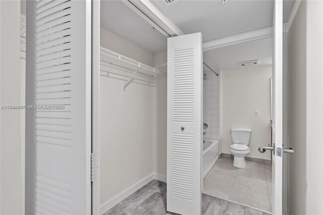 Building Photo - 400 NW 112th Ave