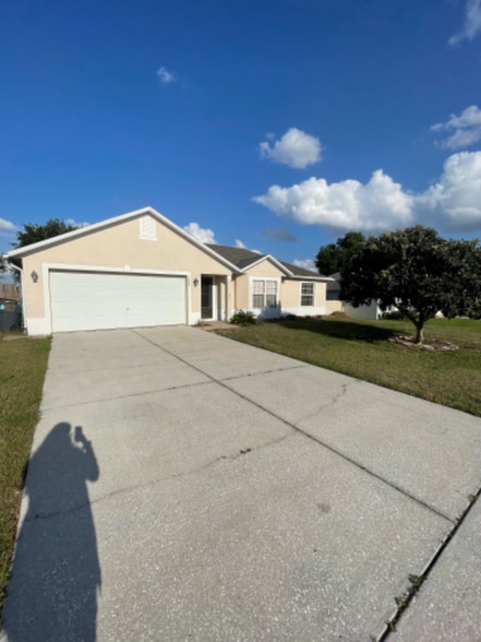 Building Photo - 1688 Brolga St
