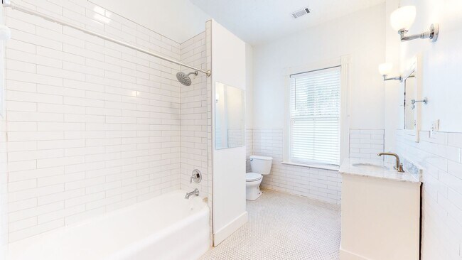 Building Photo - 123 W 41st St