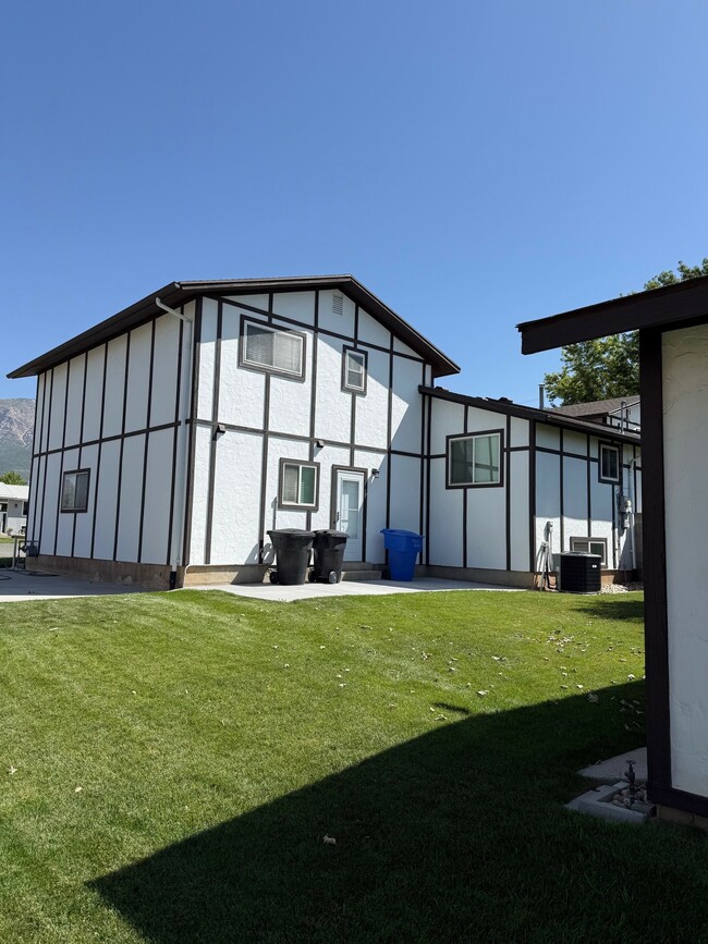 Building Photo - 431 E 2050 N