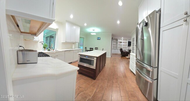 Building Photo - 19 Monterey Dr