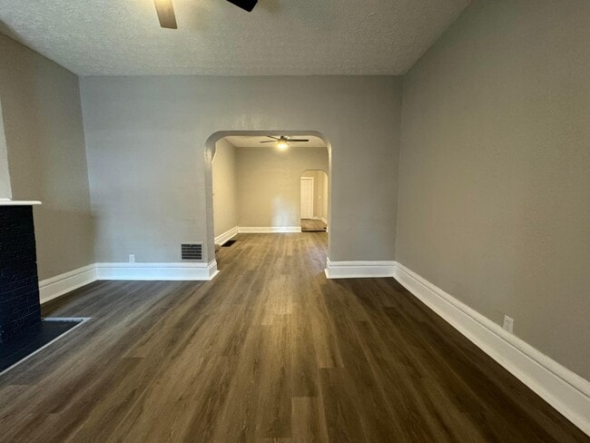Building Photo - 99 Whitethorne Ave