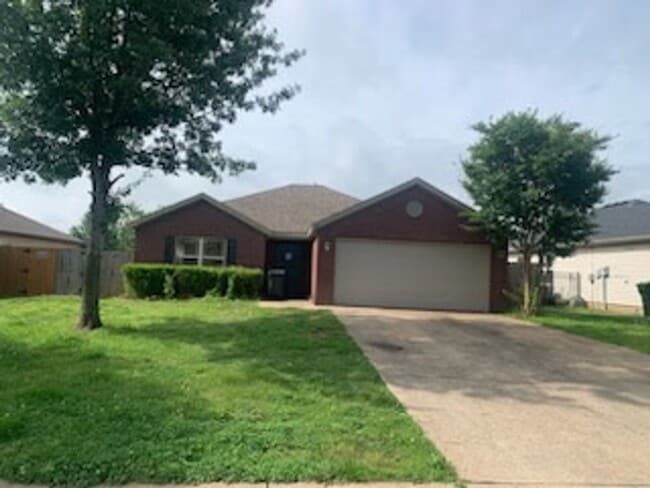 Building Photo - Lovely 4-Bedroom, 2-Bathroom Single Family...