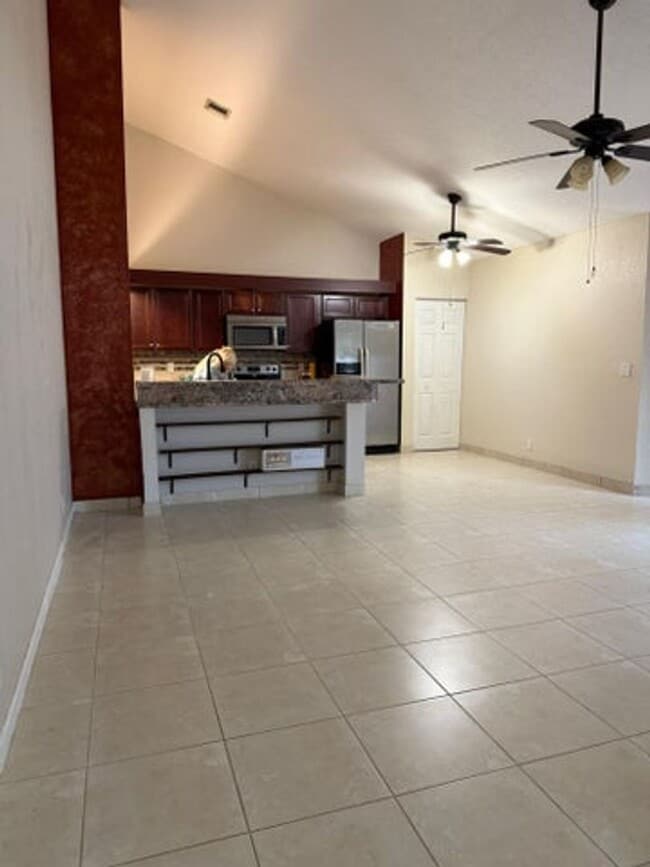 Building Photo - 8845 Center Ct Dr