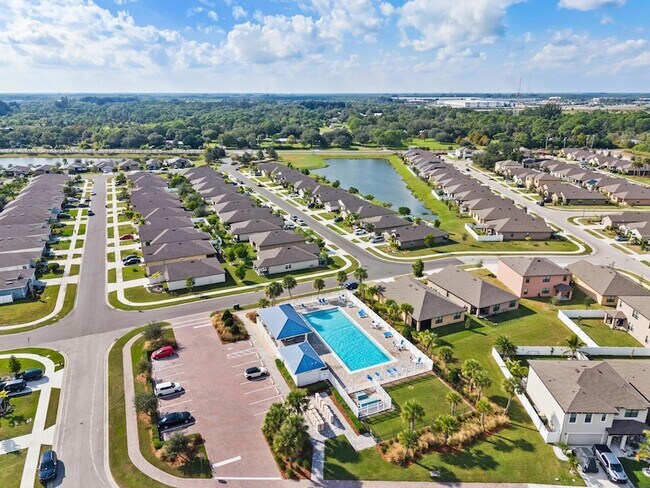 Building Photo - 1817 Party Pl