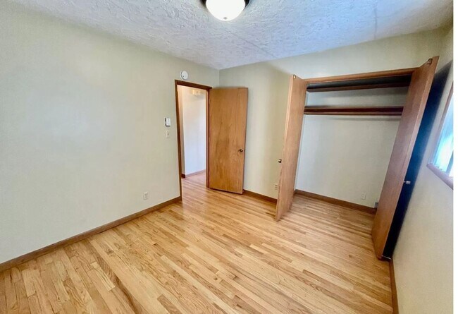 Building Photo - Charming and attractive 2 bed/1 bath in Irvington Neighborhood!