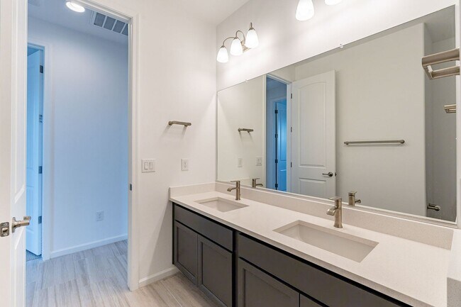 Building Photo - Pending/ Rented - New Mattamy Home!