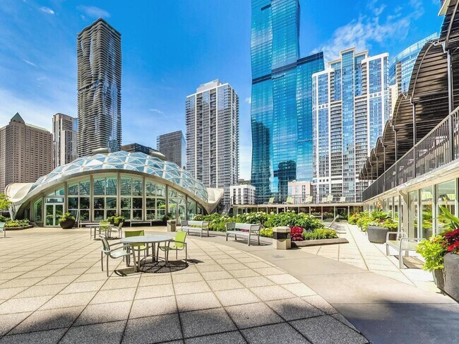 Building Photo - 400 E Randolph St