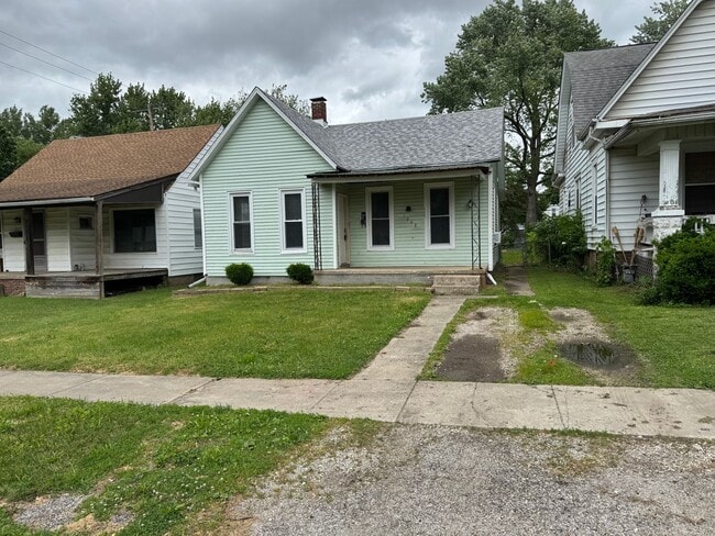 Building Photo - Room to Roam: Rent this 'Yardtastic' 2 Bed...