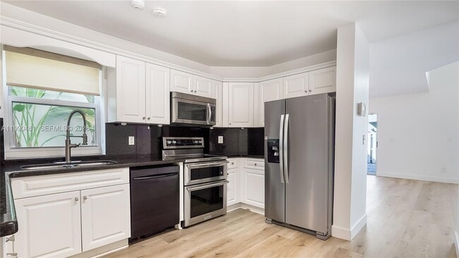 Building Photo - 876 Garnet Cir