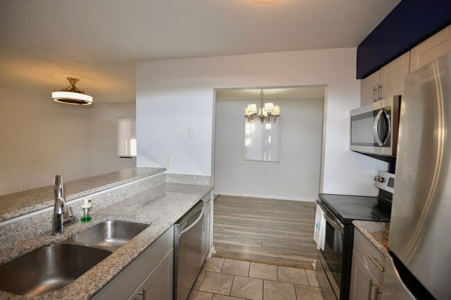 Building Photo - First Floor Condo in Norfolk