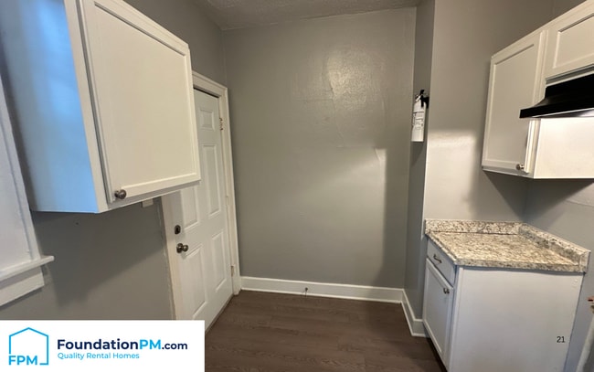 Building Photo - 2570 Malone Ave