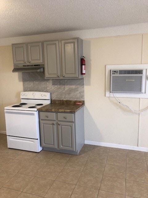Building Photo - Recently Renovated 2 Bedroom 1 Bath Apartments for Rent!