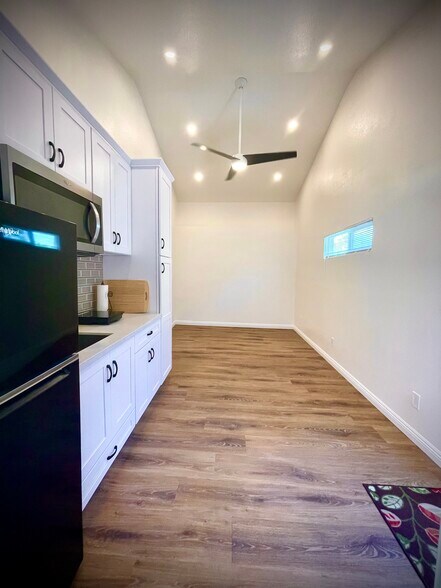 Building Photo - 4260 Pepper Dr