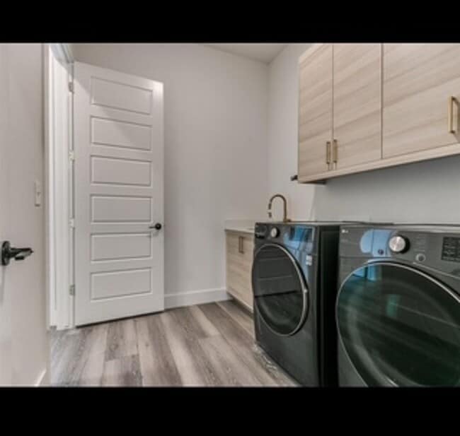 Building Photo - Gated Community - Beautiful, Spacious Home...