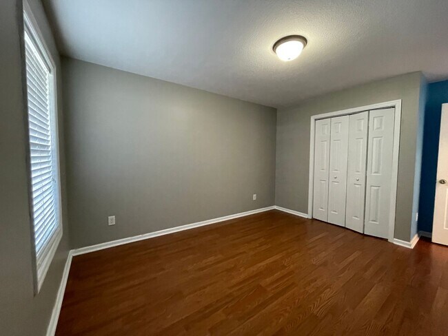 Building Photo - Absolutely Adorable!