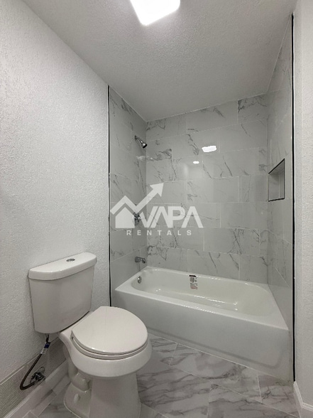 Building Photo - 1211 Tinson