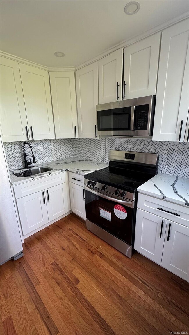 Building Photo - 153 Chester St