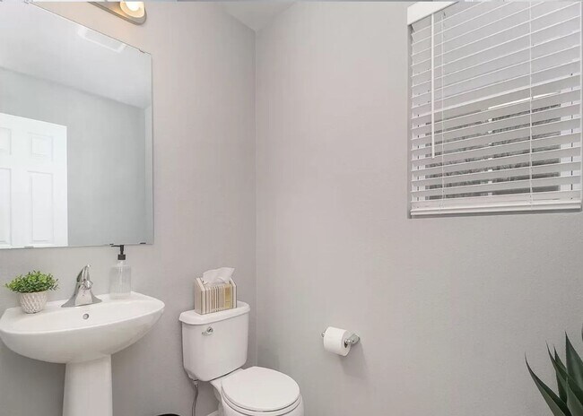 Building Photo - Newer 4 Bedroom Condo in Tiburon for Lease!