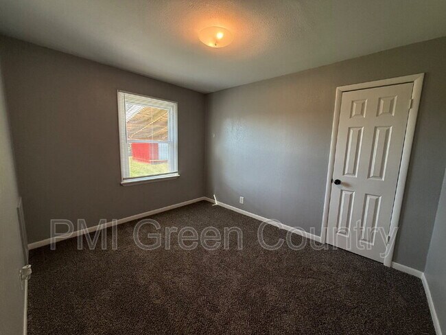 Building Photo - 9108 E Marshall St