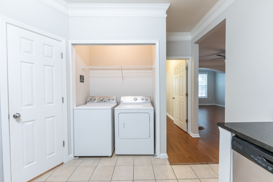 In-Unit Washer/Dryer (included) - 1133 Westchester Rdg NE