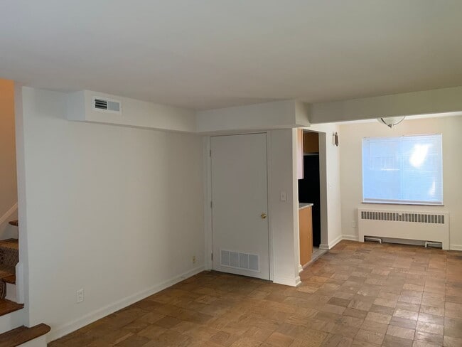 Building Photo - 2617 Madison Rd