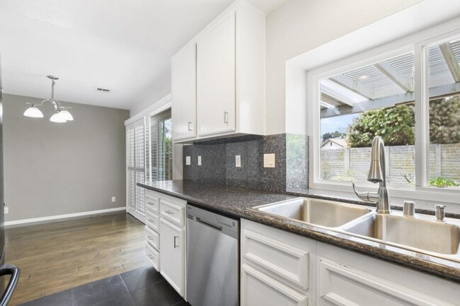 Building Photo - 10976 Glencreek Cir