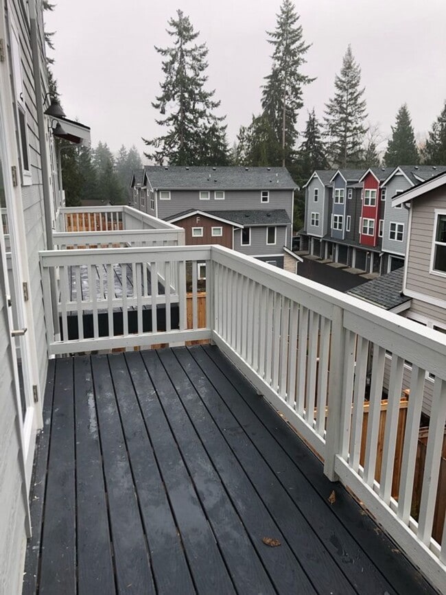 Building Photo - LIKE NEW RENTAL ~ The Forest on Filbert!