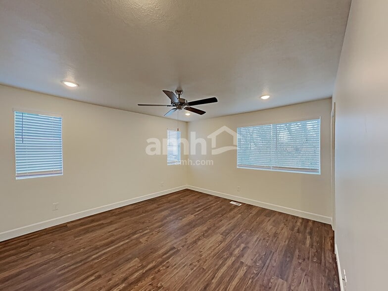 Building Photo - 2151 E Silverado Ln