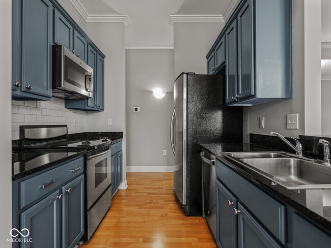 Building Photo - 450 E Ohio St