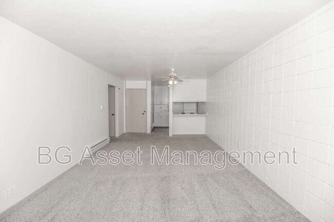 Building Photo - 944 Fletcher Ln