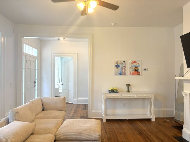 Building Photo - 148S