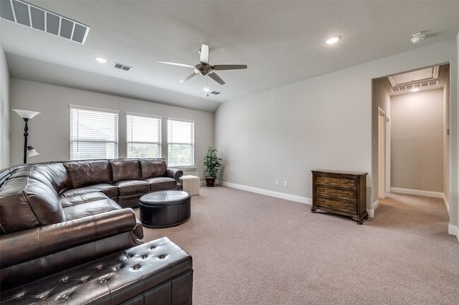 Building Photo - 9767 Maple Hill Ln