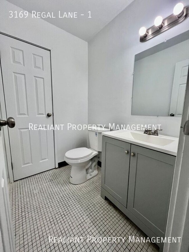 Building Photo - Newly Renovated 2-Bedroom Apartment with M...