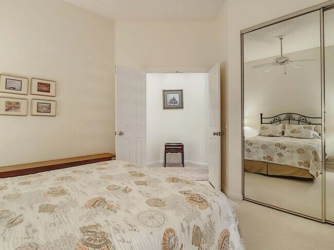 Building Photo - 8533 SE Palm Hammock Ln