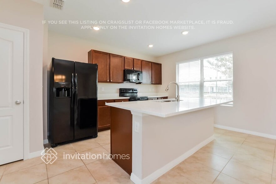 Building Photo - 1889 Red Canyon Dr