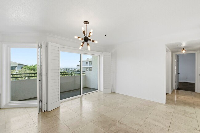 Building Photo - Ocean and Newport Harbor Views