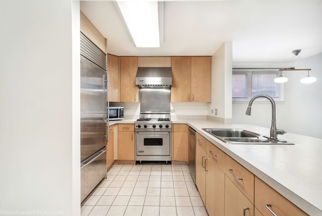 Building Photo - 4930 S Cornell Ave
