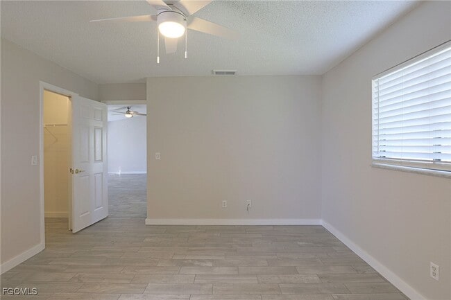 Building Photo - 629 SW Santa Barbara Pl