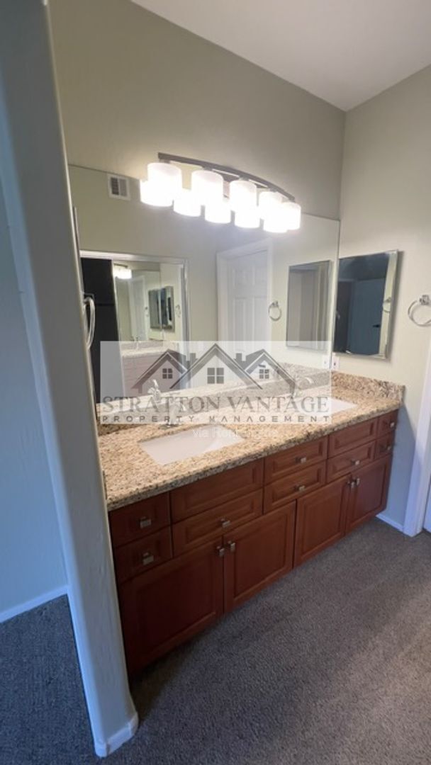 Building Photo - 1351 N Pleasant Dr