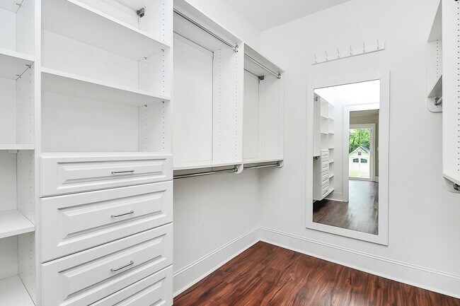 Building Photo - Newer Build Single Family in Washington Heights!