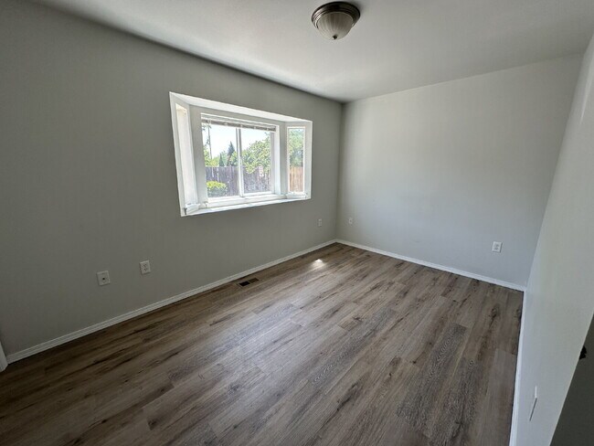 Building Photo - "Charming 2-Bed Oasis in Boise - Cozy 824 ...