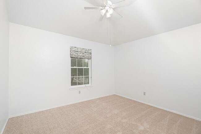 Building Photo - Beautiful corner lot move in ready!