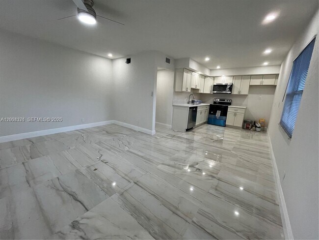 Building Photo - 8011 NW 44th Ct