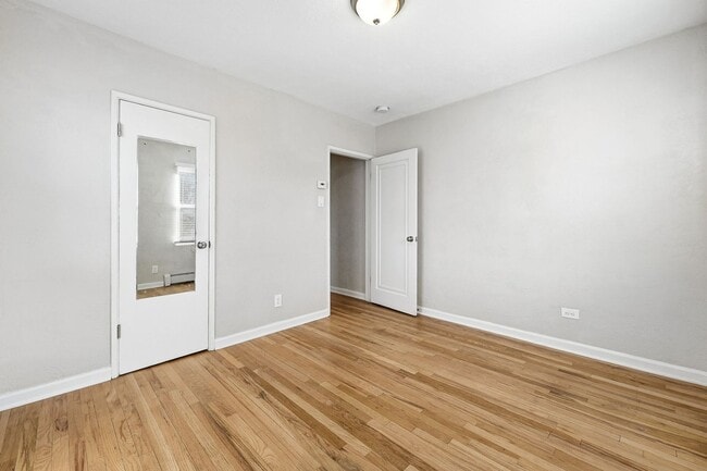 Building Photo - 3 Bed - 2 Bath home in Englewood!