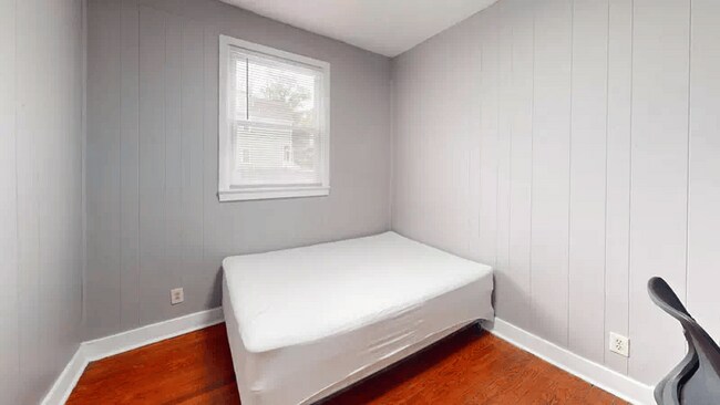 Building Photo - 308 S Beech St