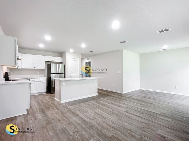 Building Photo - 19 Wood Amber Ln