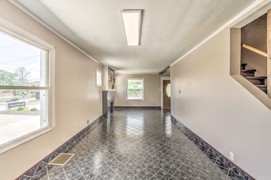 Building Photo - 2305 S Big Bend Blvd